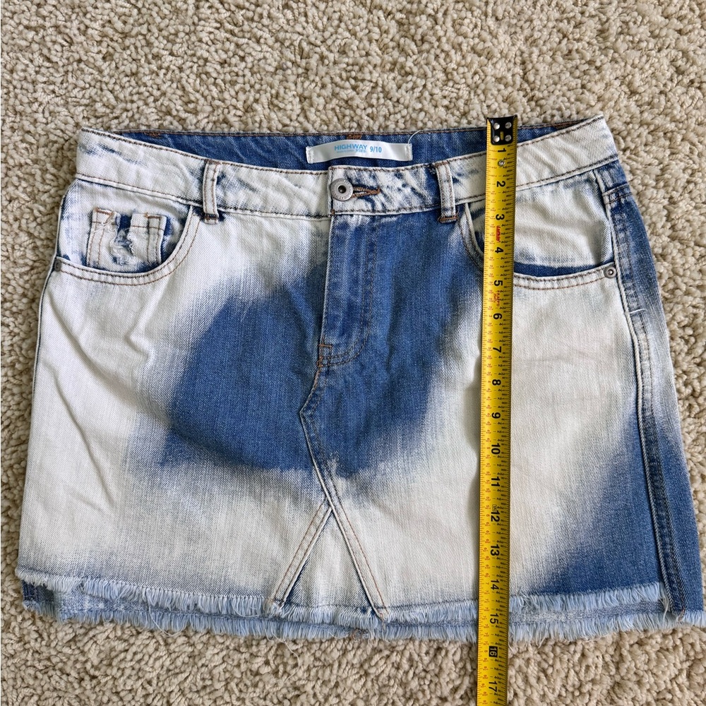 Jean mini skirt size 9 juniors. Very soft material.